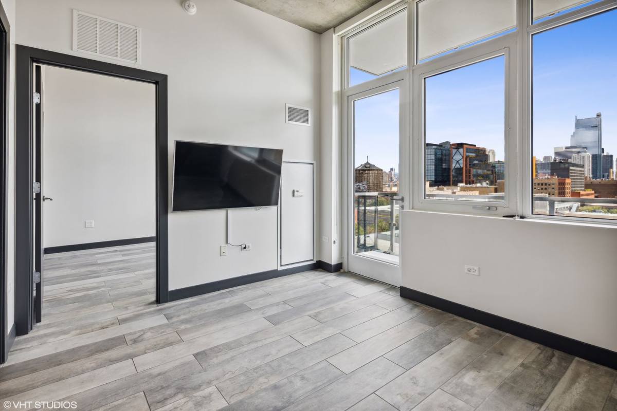 Apartment for rent at 171 N Aberdeen St, Chicago, IL 60607