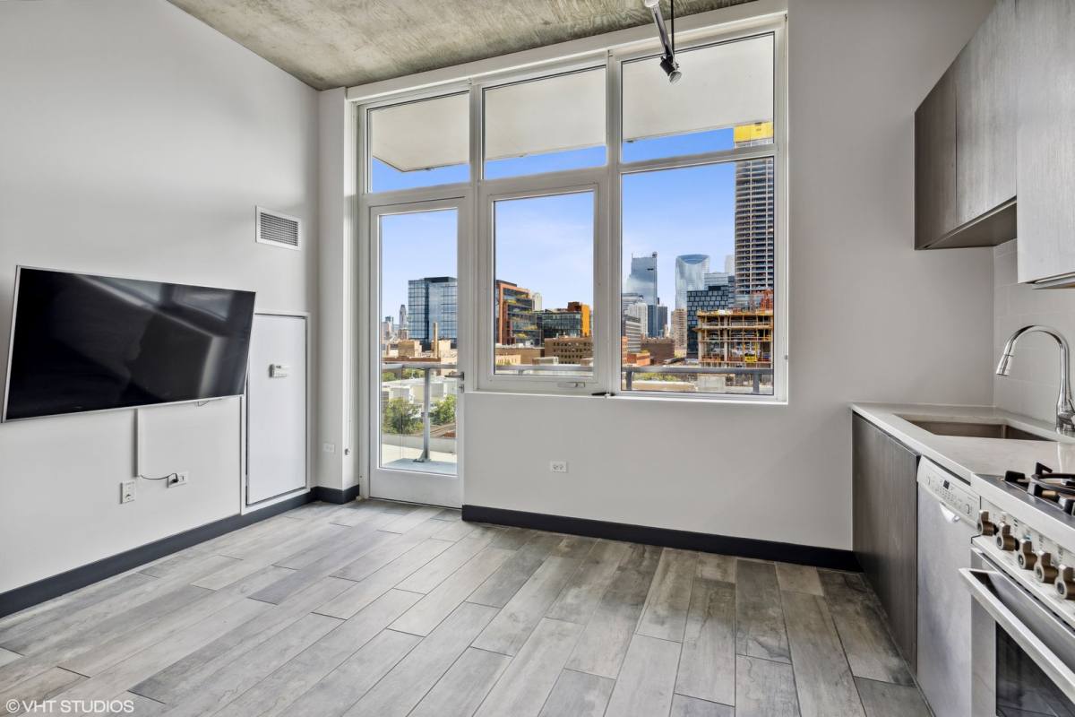 Apartment for rent at 171 N Aberdeen St, Chicago, IL 60607