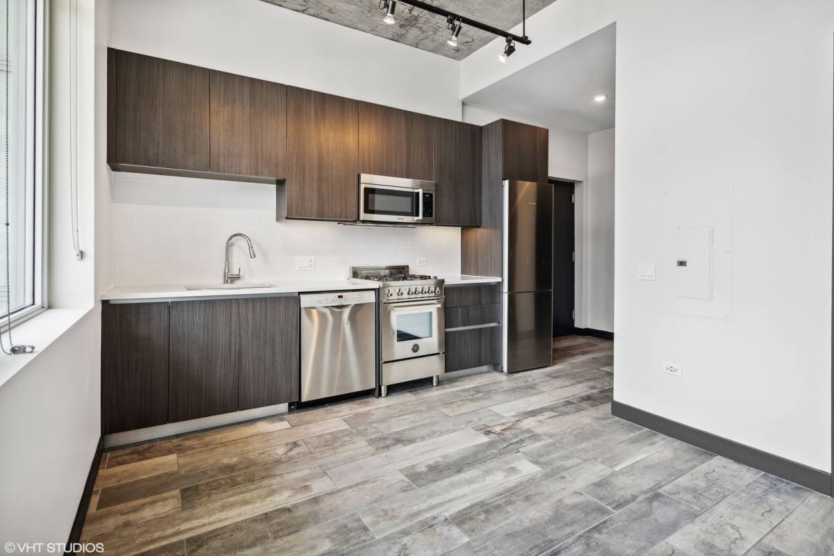 Apartment for rent at 171 N Aberdeen St, Chicago, IL 60607
