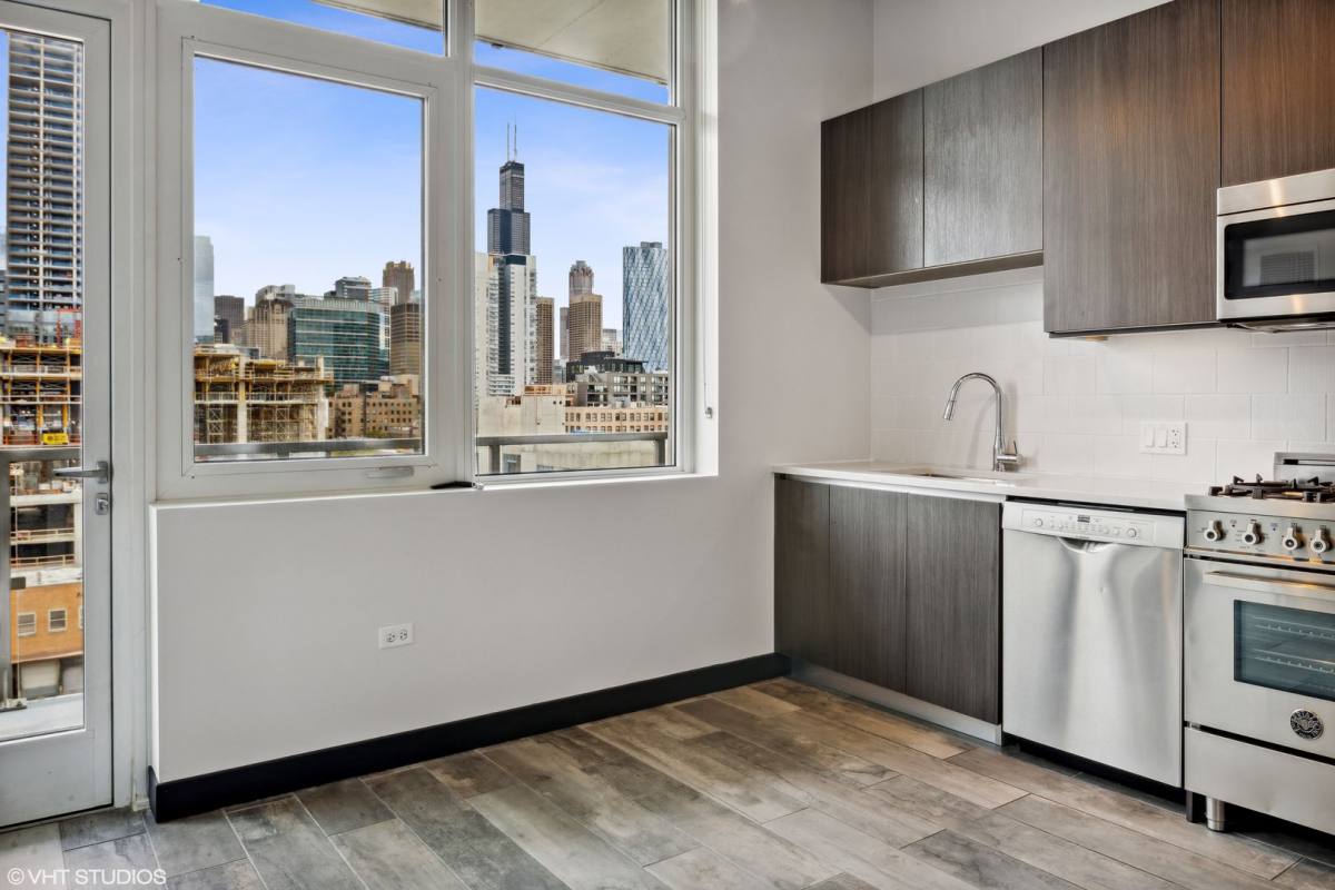 Apartment for rent at 171 N Aberdeen St, Chicago, IL 60607