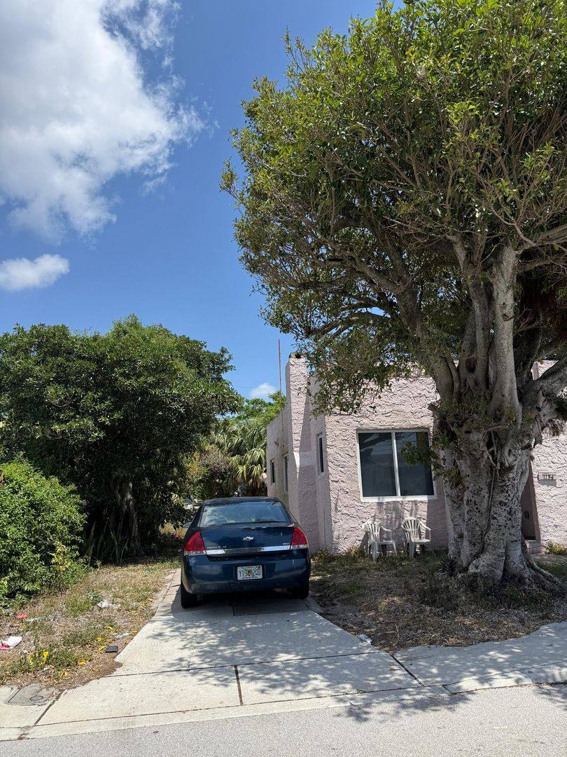 House for rent at 1154 W 25th St, West Palm Beach, FL 33404