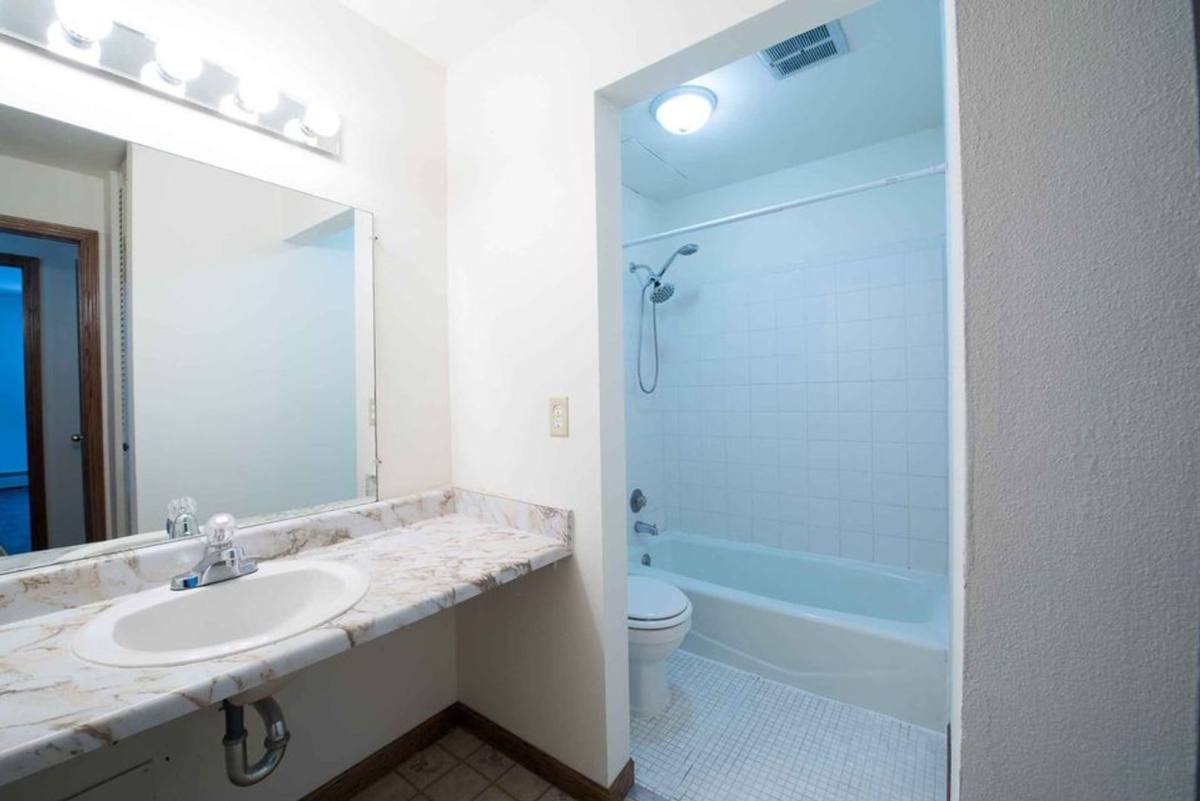 Apartment for rent at 1311-1315 Fleetfoot Dr, Waukesha, WI 53186