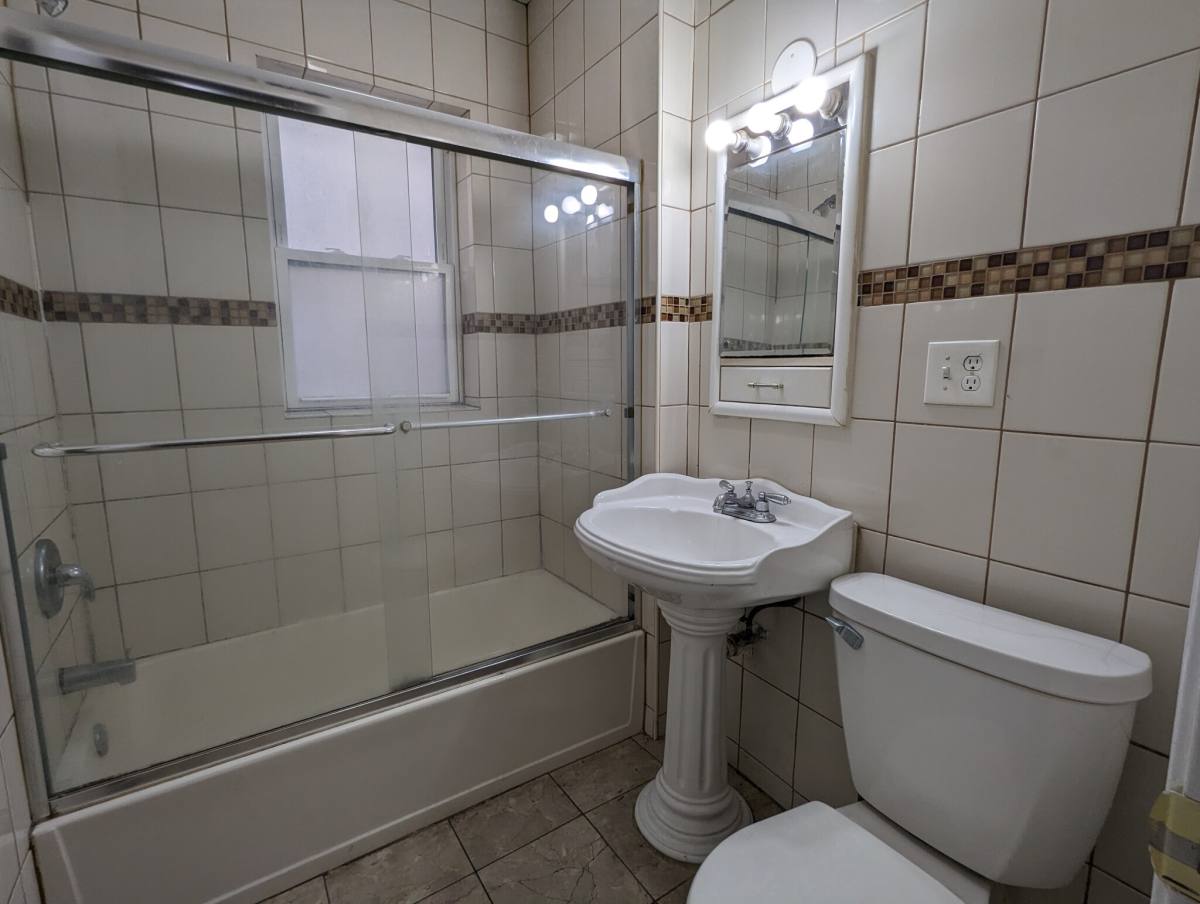 Apartment for rent at 5027 N Harding #1W, Chicago, IL 60625