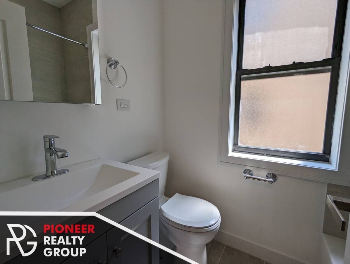 Apartment for rent at 1948 W Wilson Ave, Chicago, IL 60640