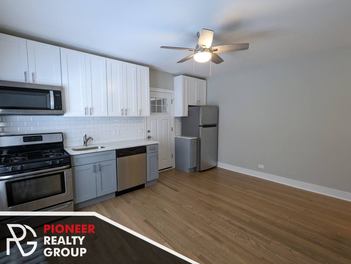 Apartment for rent at 1948 W Wilson Ave, Chicago, IL 60640