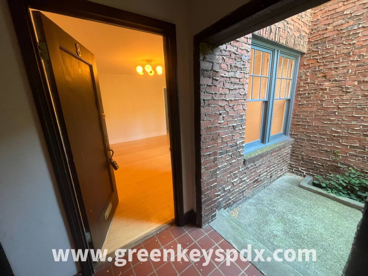Condo for rent at 2182 NW Hoyt St #8, Portland, OR 97210