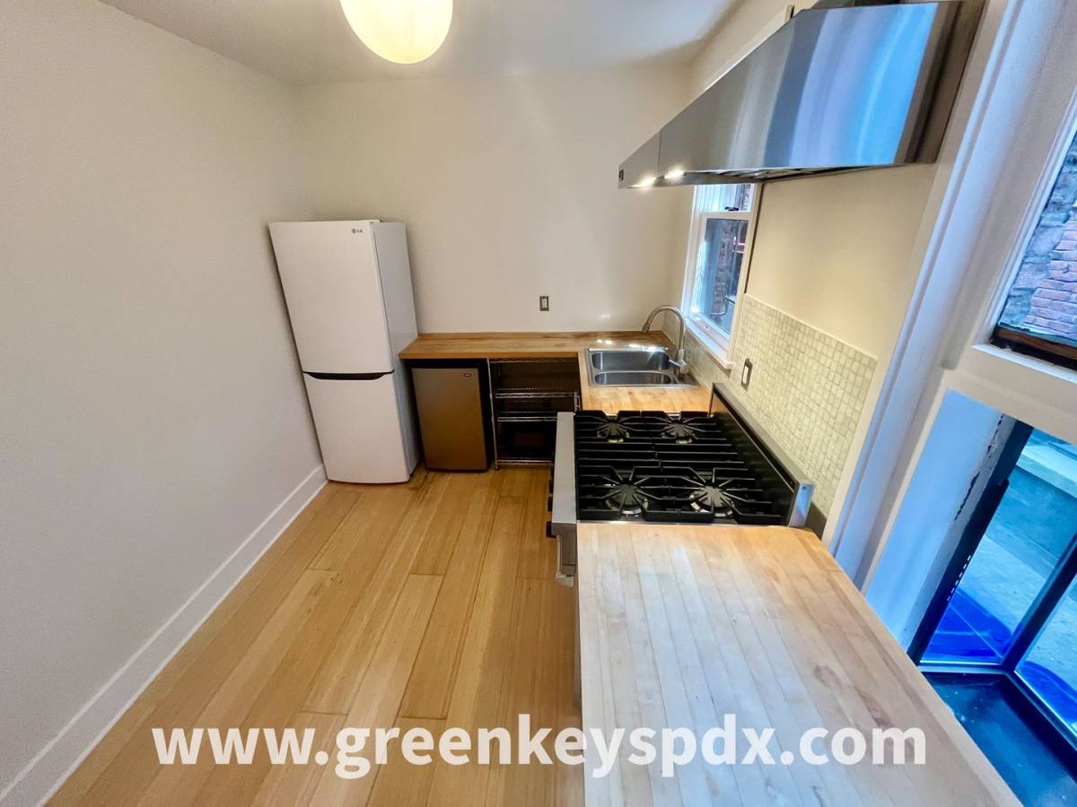 Condo for rent at 2182 NW Hoyt St #8, Portland, OR 97210