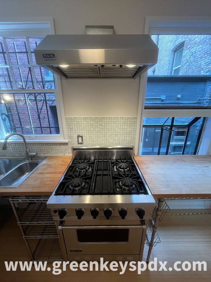 Condo for rent at 2182 NW Hoyt St #8, Portland, OR 97210