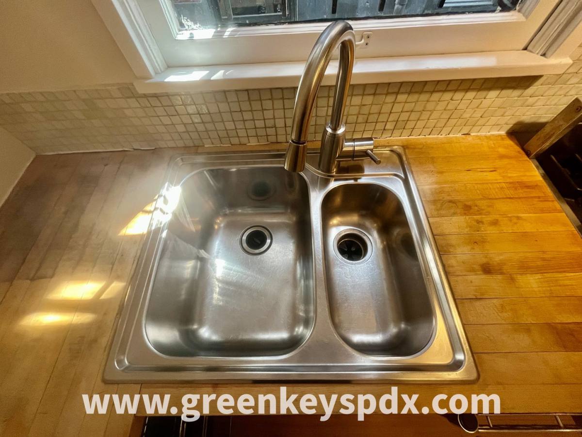 Condo for rent at 2182 NW Hoyt St #8, Portland, OR 97210