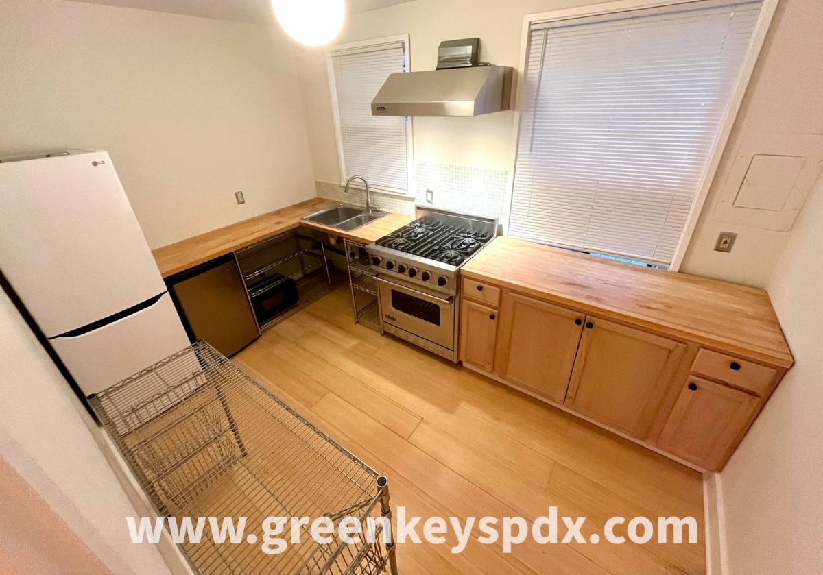 Condo for rent at 2182 NW Hoyt St #8, Portland, OR 97210