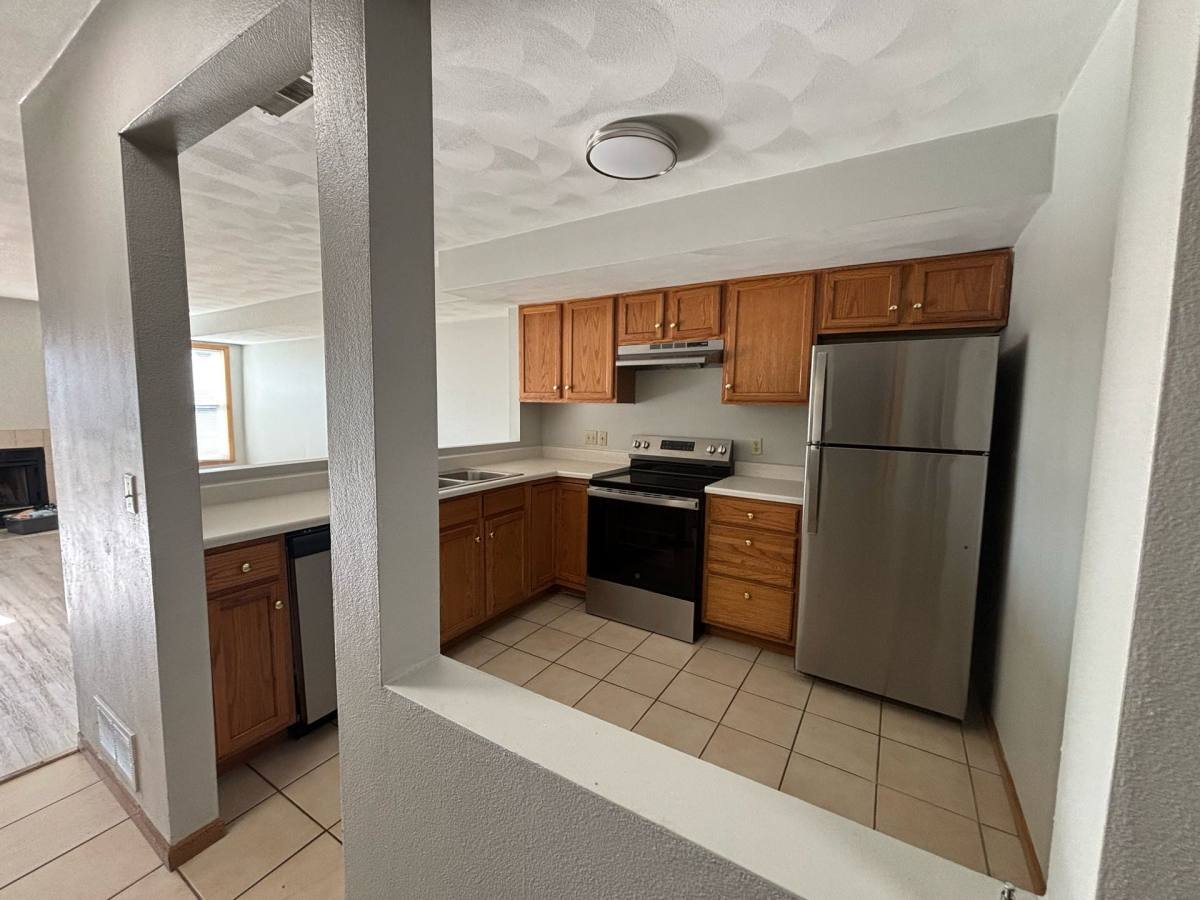Townhouse for rent at 386 Amphitheater Dr, Rockford, IL 61107