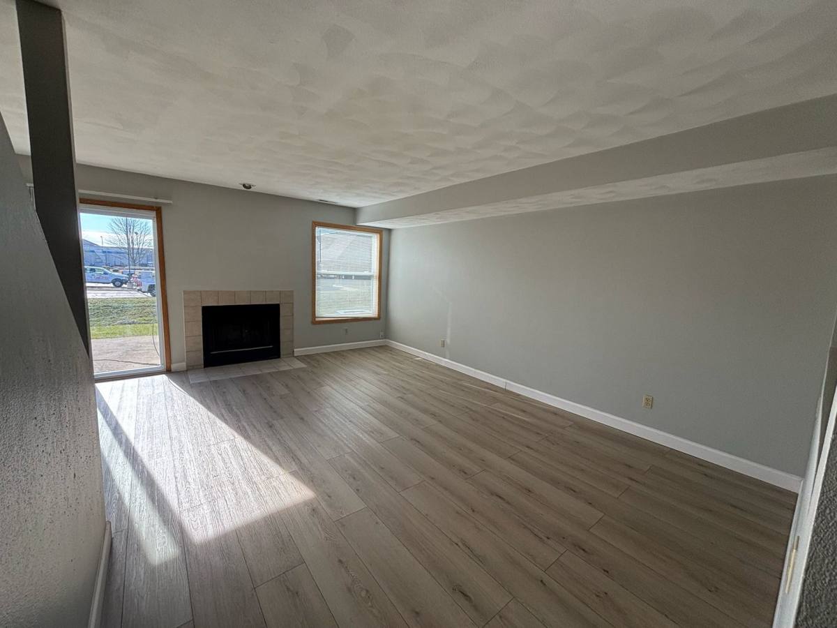 Townhouse for rent at 386 Amphitheater Dr, Rockford, IL 61107