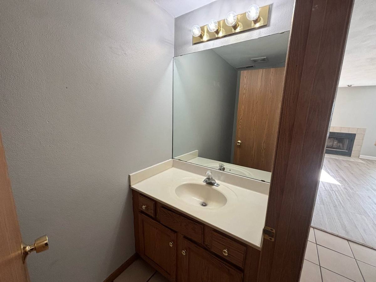 Townhouse for rent at 386 Amphitheater Dr, Rockford, IL 61107