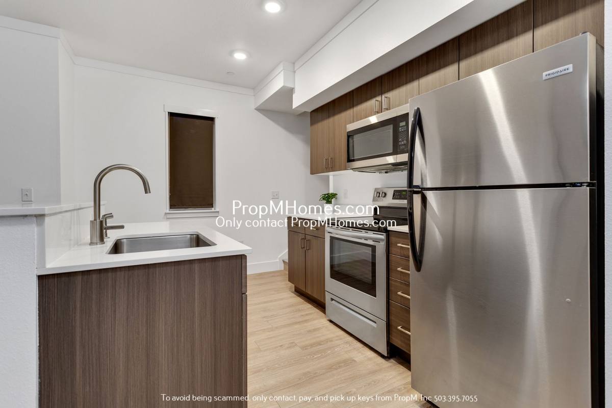Apartment for rent at 1825 SE 50th Ave, Portland, OR 97215