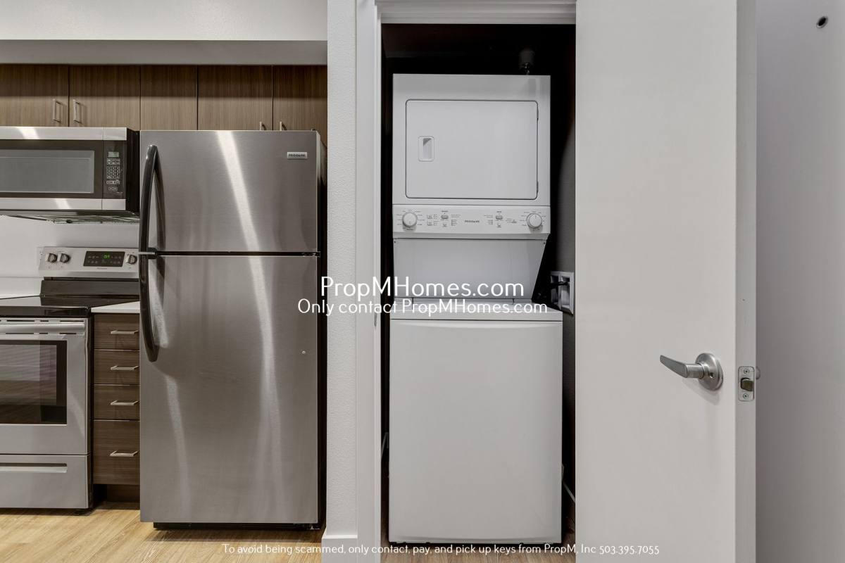 Apartment for rent at 1825 SE 50th Ave, Portland, OR 97215