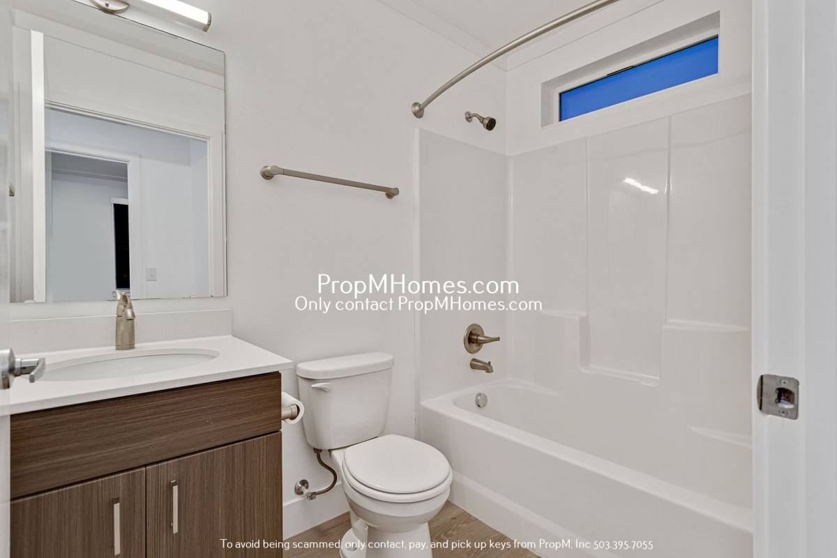 Apartment for rent at 1825 SE 50th Ave, Portland, OR 97215