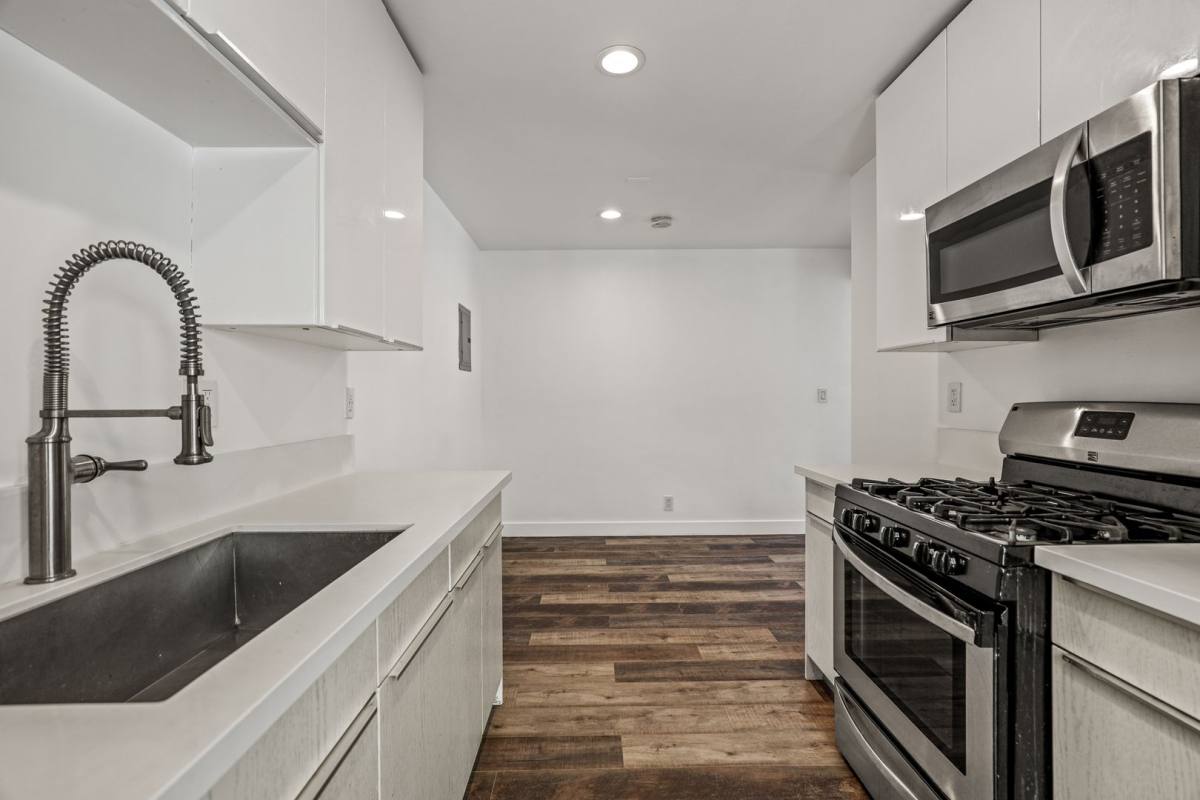 Apartment for rent at 2730 Raymond Ave, Los Angeles, CA 90007