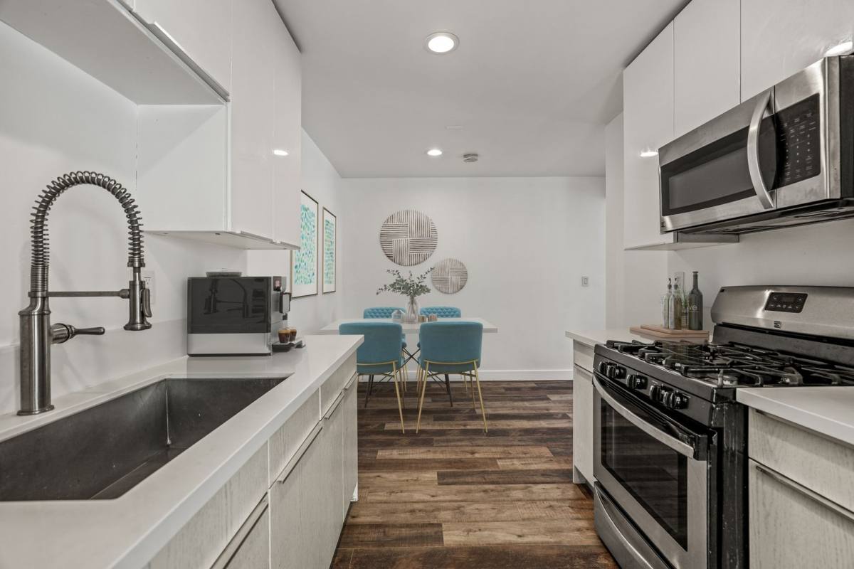 Apartment for rent at 2730 Raymond Ave, Los Angeles, CA 90007