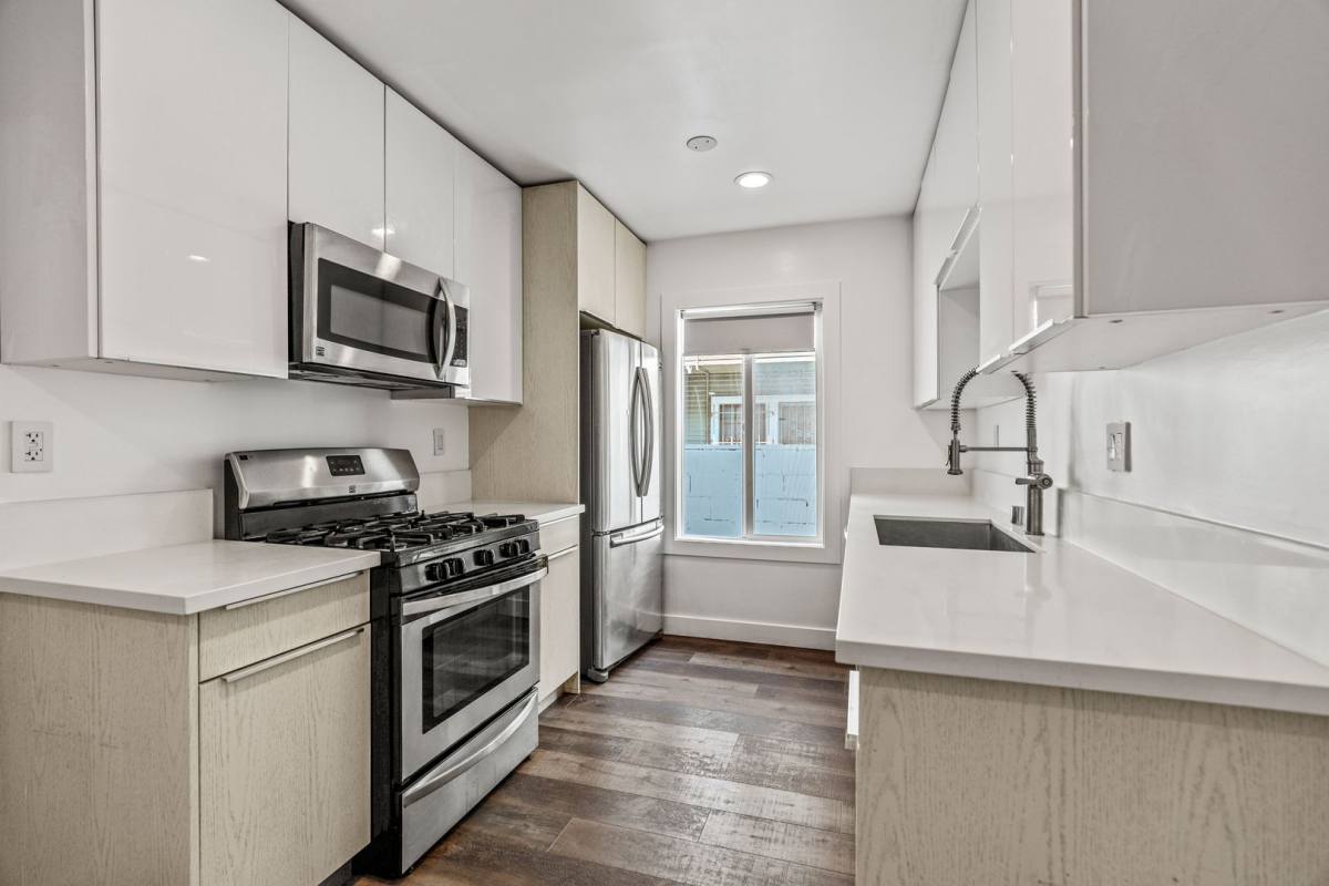 Apartment for rent at 2730 Raymond Ave, Los Angeles, CA 90007