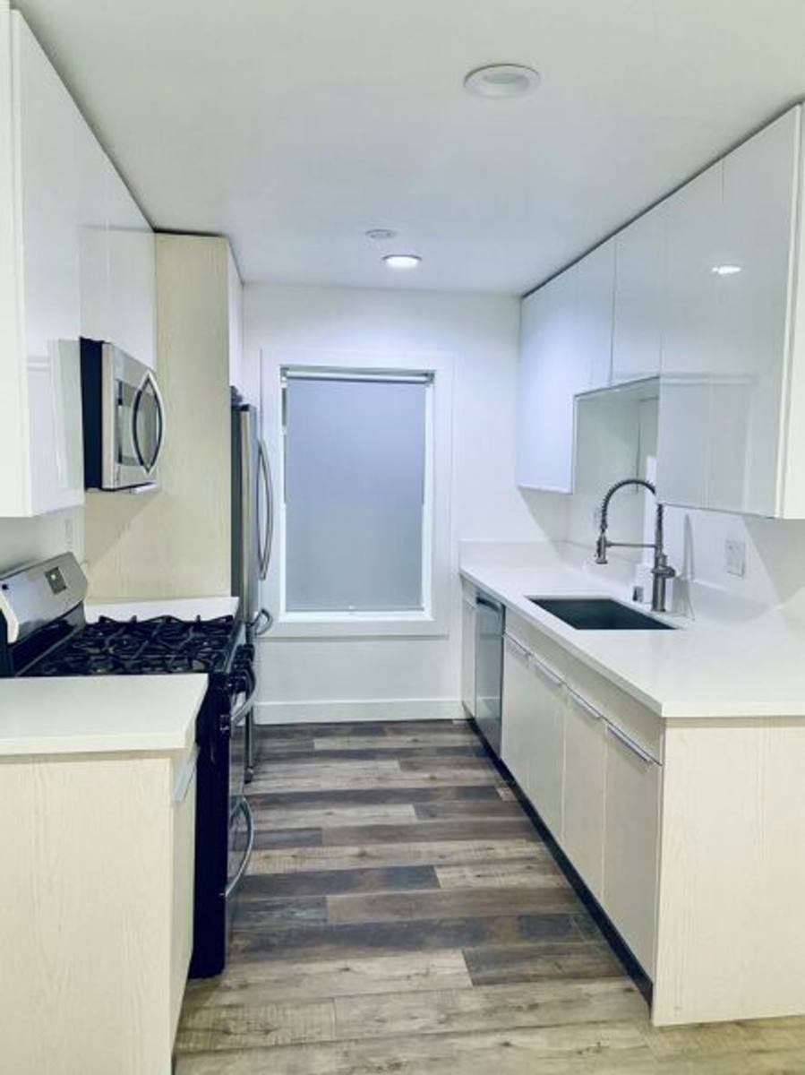 Apartment for rent at 2730 Raymond Ave, Los Angeles, CA 90007