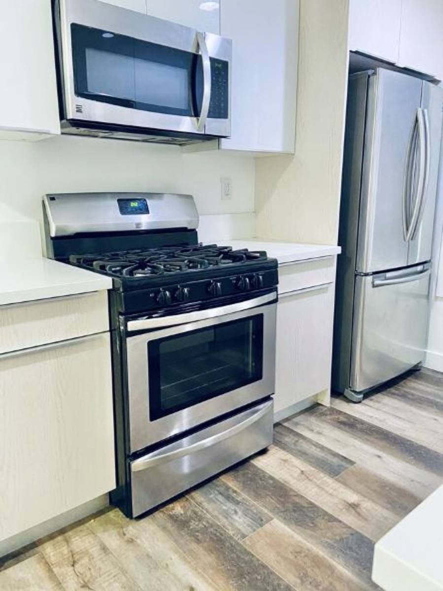 Apartment for rent at 2730 Raymond Ave, Los Angeles, CA 90007
