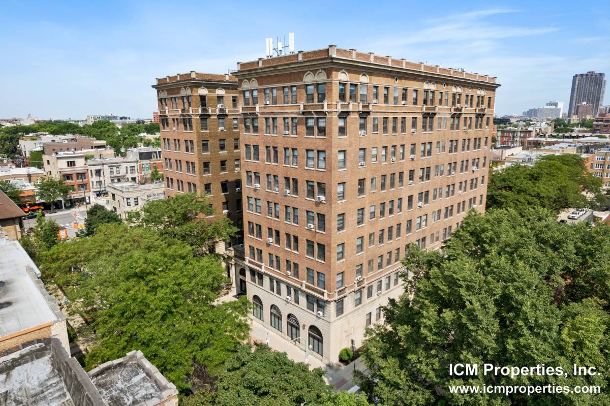 Apartment for rent at 540 W Briar Place #2C, Chicago, IL 60657