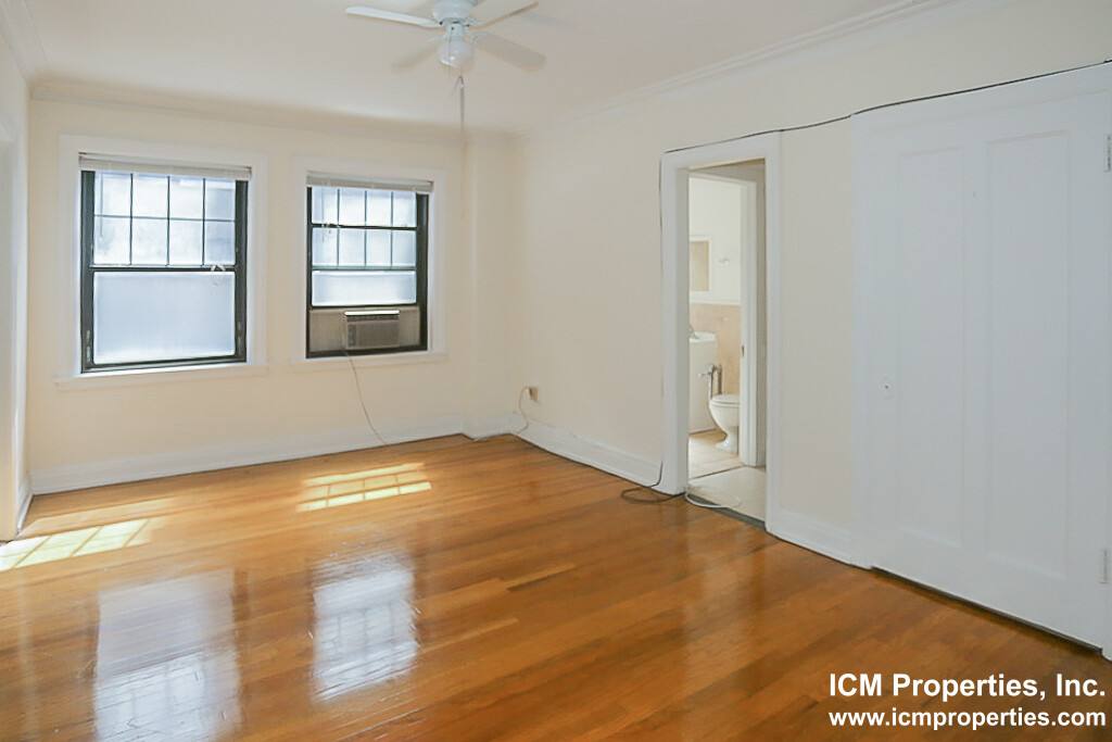 Apartment for rent at 540 W Briar Place #2C, Chicago, IL 60657