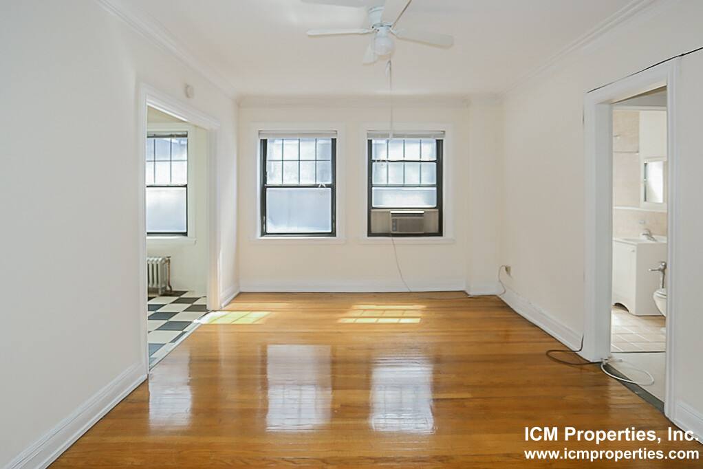 Apartment for rent at 540 W Briar Place #2C, Chicago, IL 60657