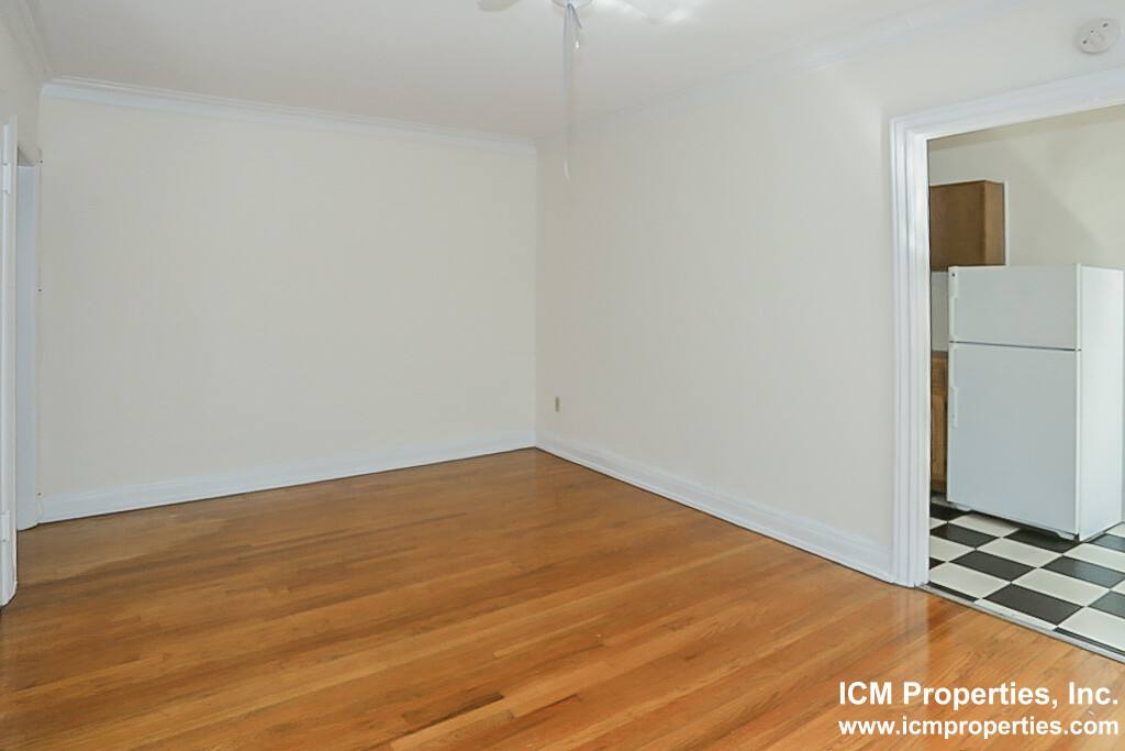 Apartment for rent at 540 W Briar Place #2C, Chicago, IL 60657