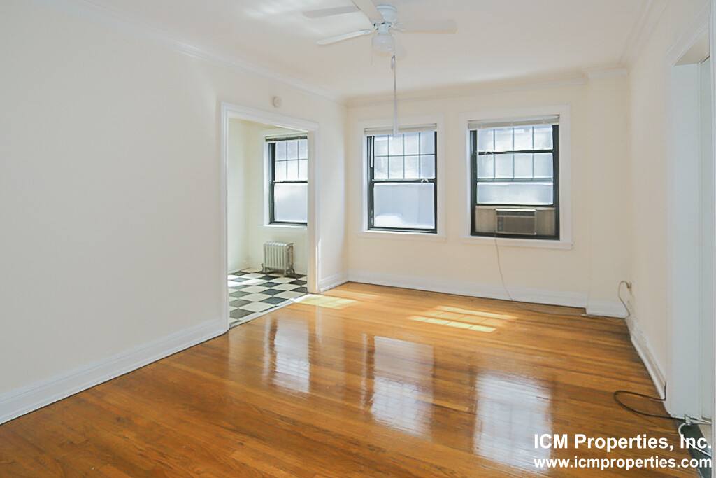 Apartment for rent at 540 W Briar Place #2C, Chicago, IL 60657