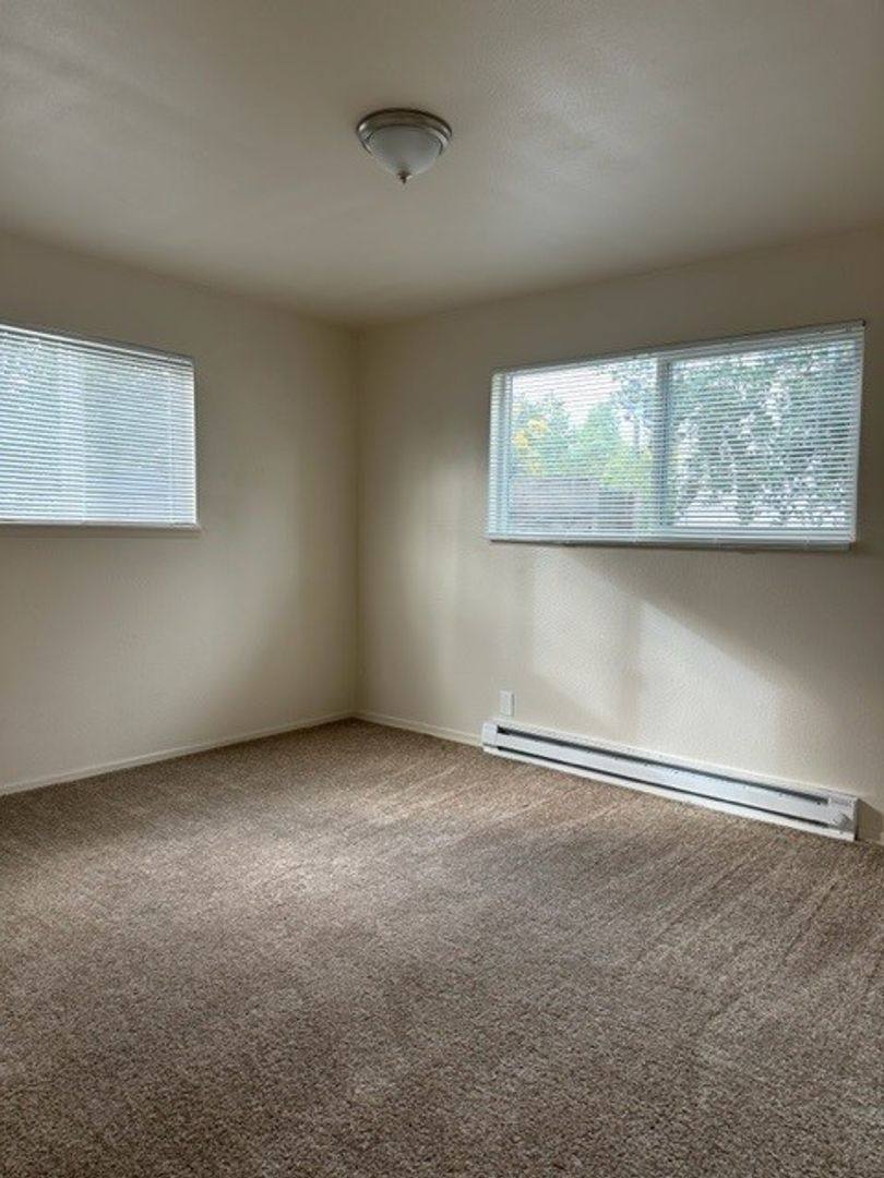 Apartment for rent at 1103 2nd St NW, Salem, OR 97304