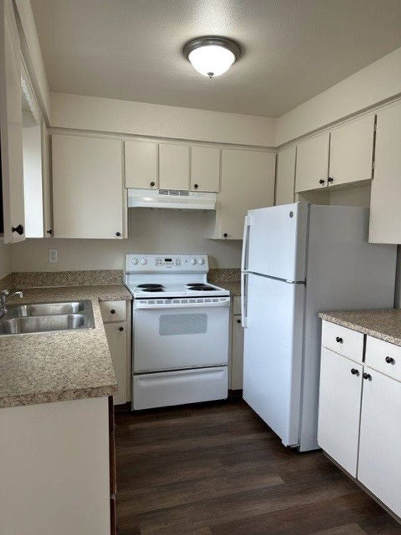 Apartment for rent at 1103 2nd St NW, Salem, OR 97304