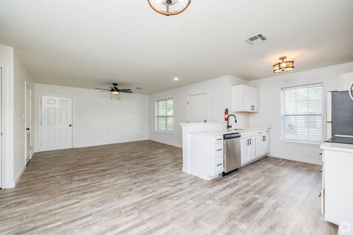 Apartment for rent at 604-932 E Sunset, Springfield, MO 65807