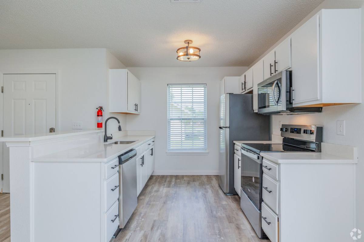 Apartment for rent at 604-932 E Sunset, Springfield, MO 65807