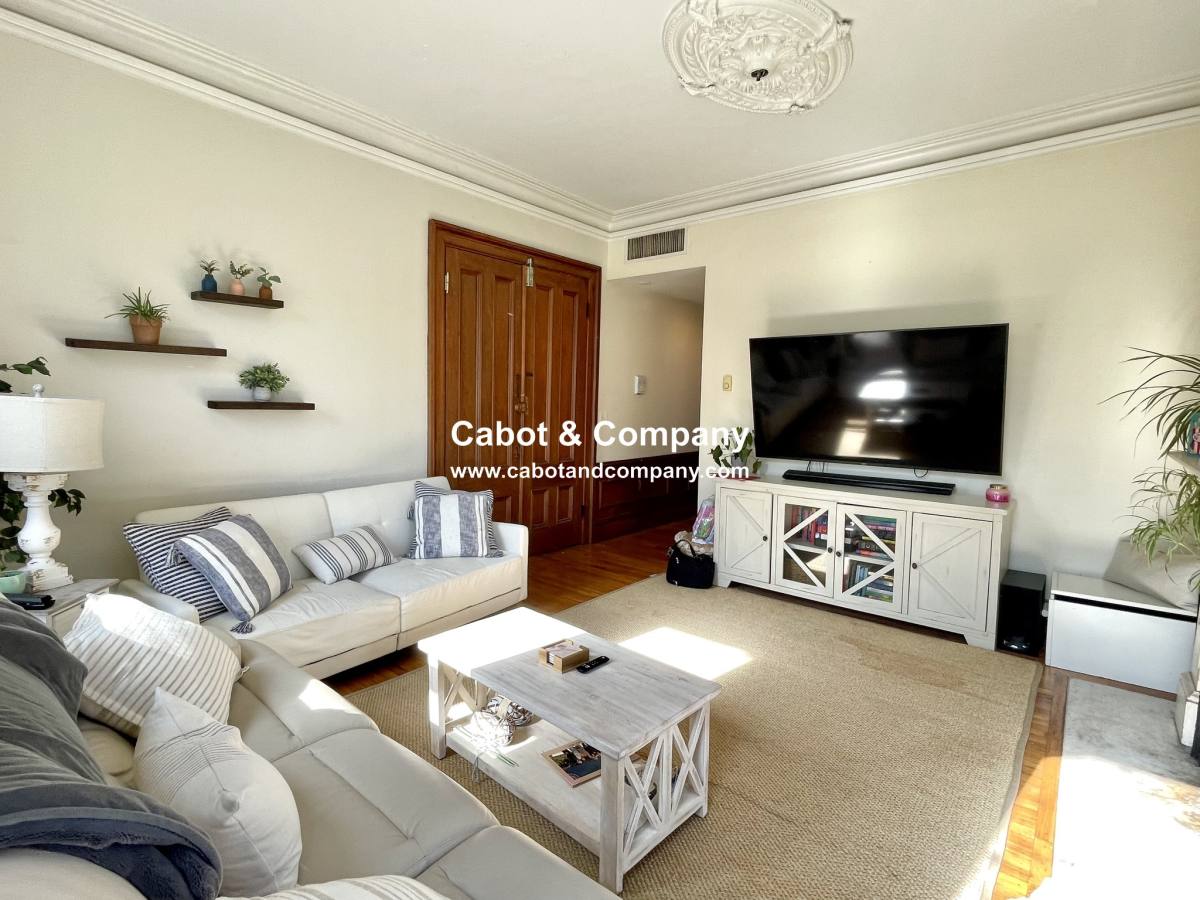 Apartment for rent at 75 Dartmouth St #1, Boston, MA 02116