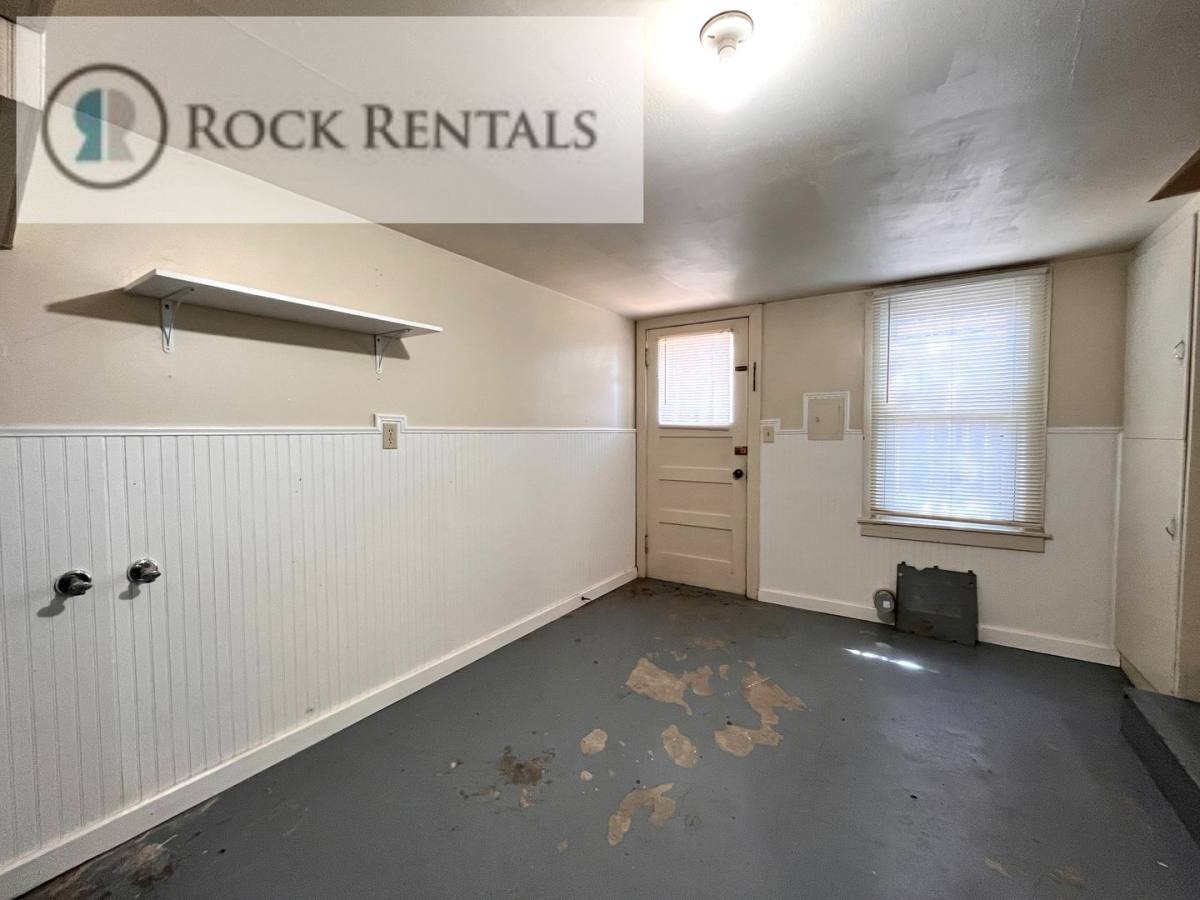 Townhouse for rent at 718 N Poplar St, Hutchinson, KS 67501