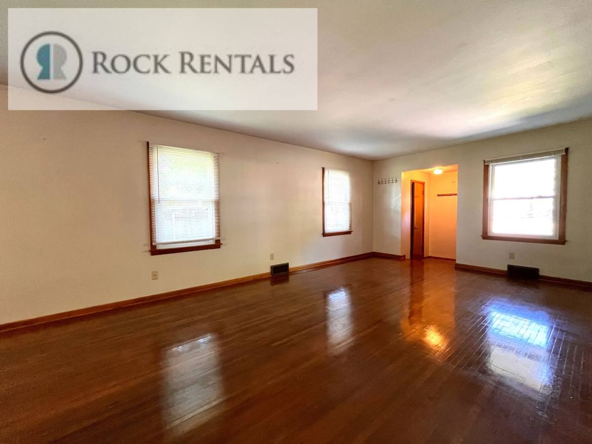 Townhouse for rent at 718 N Poplar St, Hutchinson, KS 67501