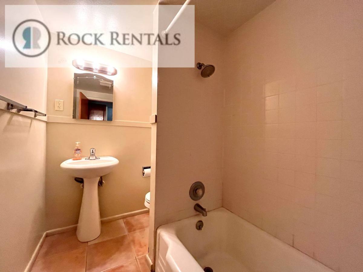 Townhouse for rent at 718 N Poplar St, Hutchinson, KS 67501