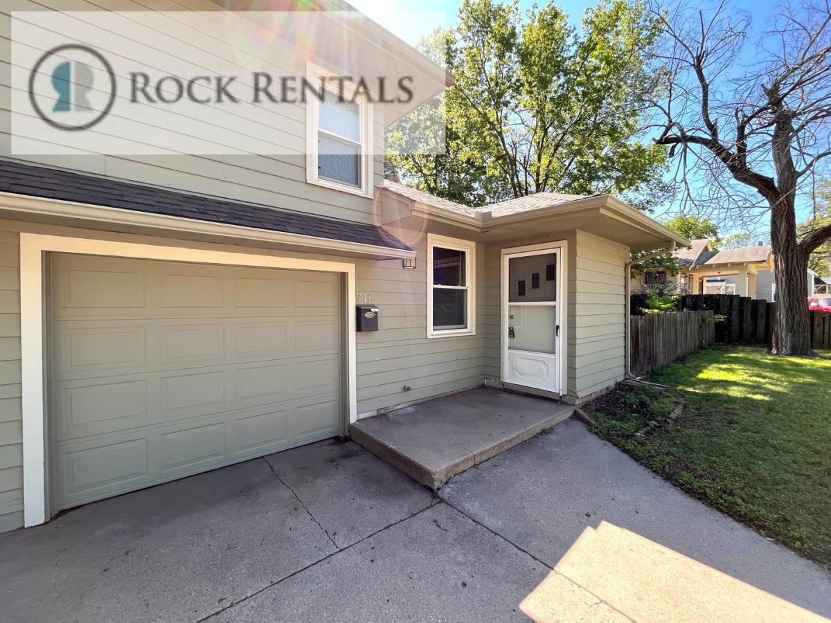 Townhouse for rent at 718 N Poplar St, Hutchinson, KS 67501