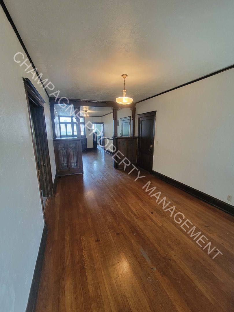 Apartment for rent at 618 620 W, Kansas City, MO 64111