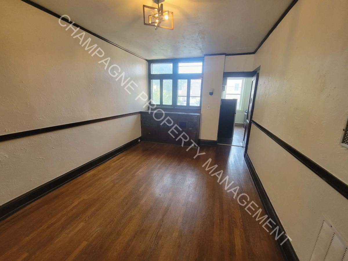 Apartment for rent at 618 620 W, Kansas City, MO 64111
