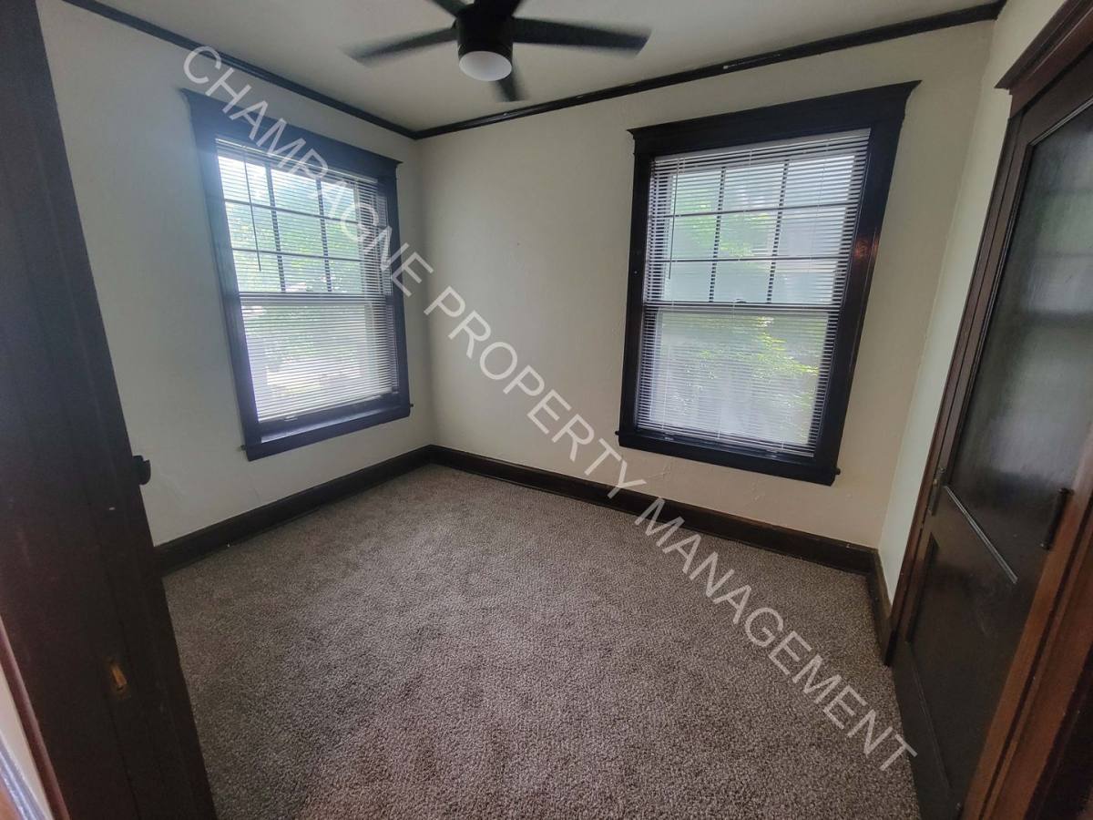 Apartment for rent at 618 620 W, Kansas City, MO 64111