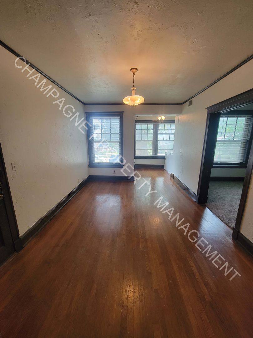 Apartment for rent at 618 620 W, Kansas City, MO 64111