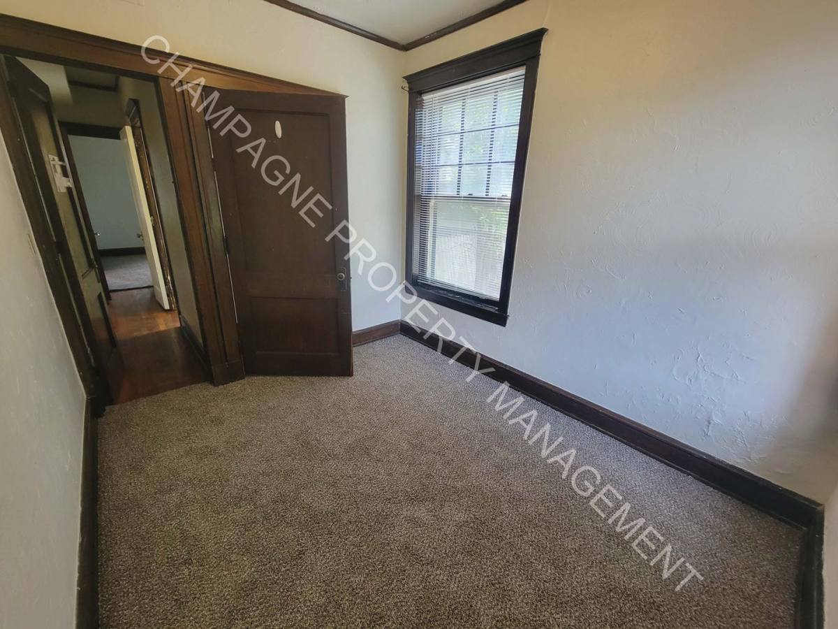 Apartment for rent at 618 620 W, Kansas City, MO 64111