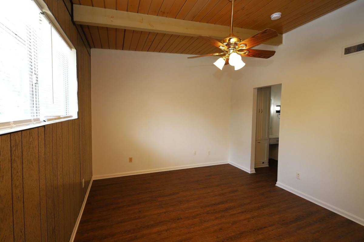 Apartment for rent at 207 E Moore St, Valdosta, GA 31602