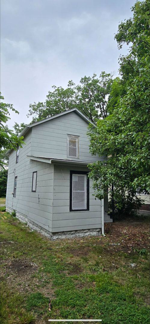Apartment for rent at 875 E 144 St, Cleveland, OH 44110