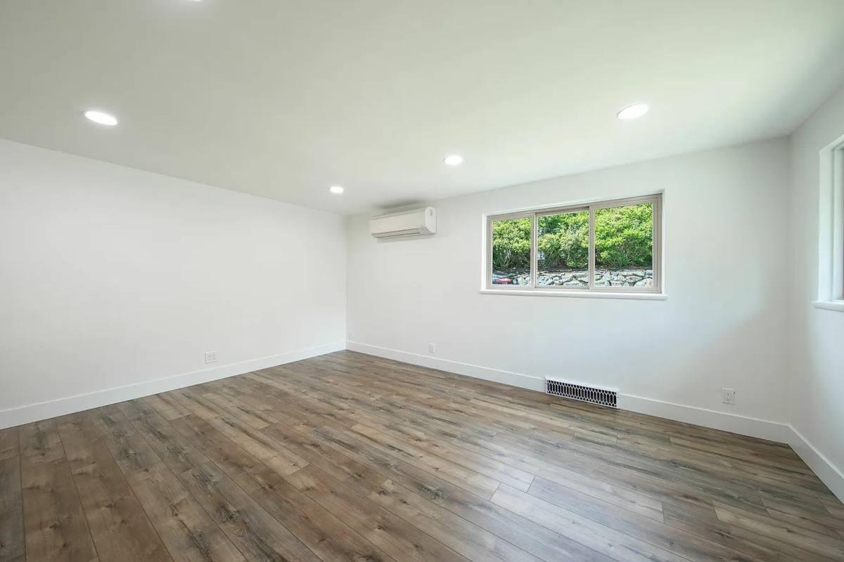 House for rent at 2527 NE 110th St, Seattle, WA 98125