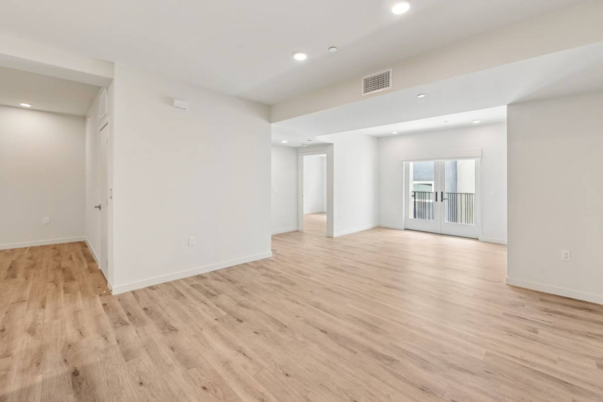 Apartment for rent at 1432 Tamarind Ave, Los Angeles, CA 90028