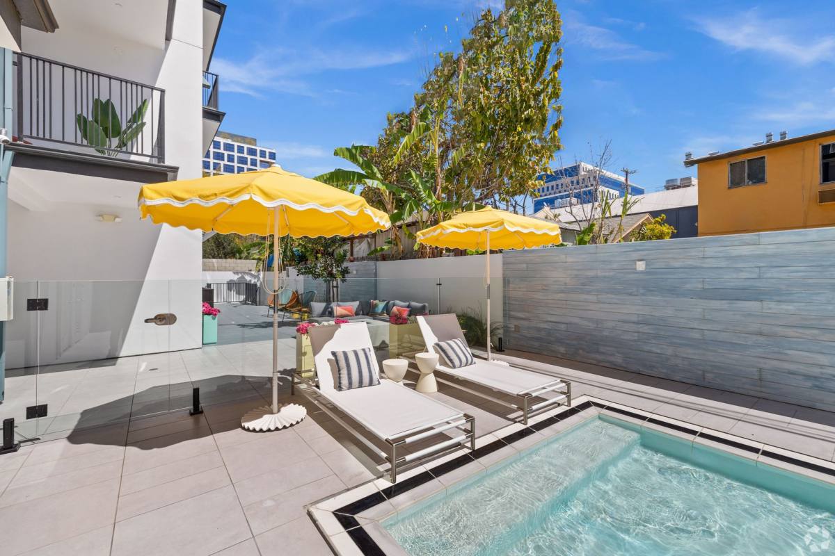 Apartment for rent at 1432 Tamarind Ave, Los Angeles, CA 90028