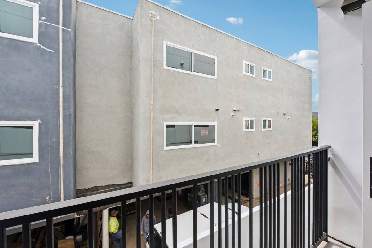 Apartment for rent at 1432 Tamarind Ave, Los Angeles, CA 90028